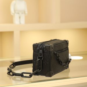 Alternative view of 18.5 x 13.0 x 8.0 cm (L x H x W) • Taurillon calf leather • Fabric lining • Calf leather trim • Matte metal hardware • Exterior zippered pocket • Interior patch pocket • Shoulder strap: Non-removable, adjustable • Strap length: 42.0 cm • Adjustable to: 58.0 cm